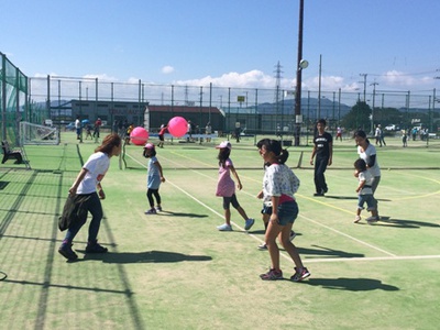 愛荘町中央スポーツ公園 フットサル兼テニスのコート写真